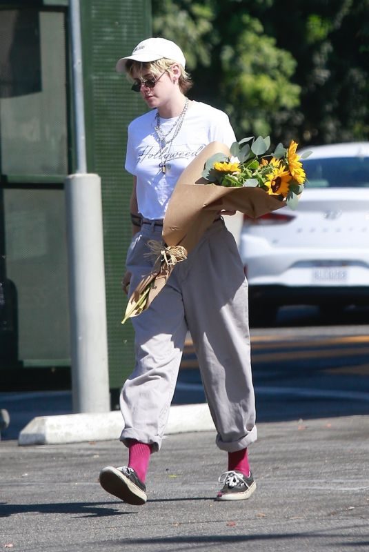 KRISTEN STEWART Buys Sunflowers Out in Los Angeles 10/18/2019