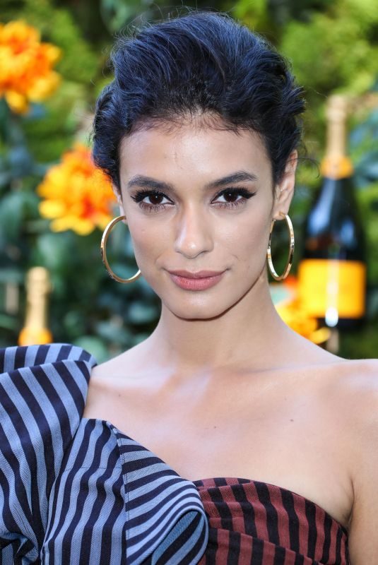 LAYSLA DE OLIVEIRA at Veuve Clicquot Polo Classic at Will Rogers State Park in Los Angeles 10/05/2019