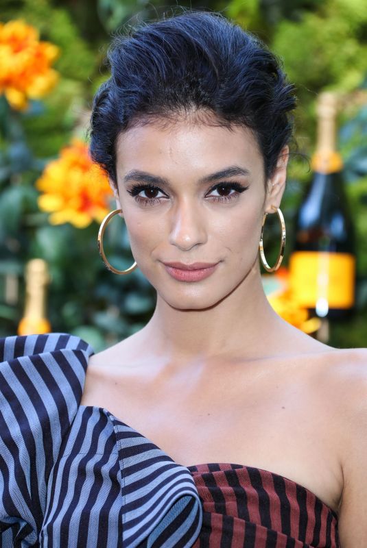LAYSLA DE OLIVEIRA at Veuve Clicquot Polo Classic at Will Rogers State Park in Los Angeles 10/05/2019