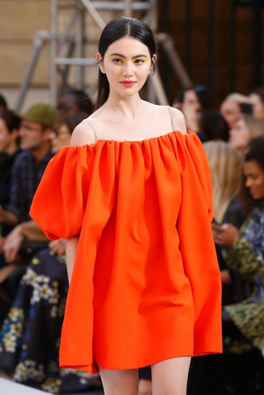 MAI DAVIKA at Le Defile L