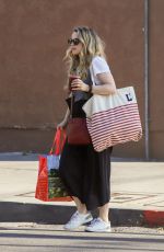 RACHEL MCADAMS Shopping at Lassens Natural Food and Vitamins in Los Angeles 10/21/2019