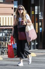 RACHEL MCADAMS Shopping at Lassens Natural Food and Vitamins in Los Angeles 10/21/2019