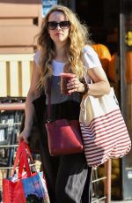 RACHEL MCADAMS Shopping at Lassens Natural Food and Vitamins in Los Angeles 10/21/2019