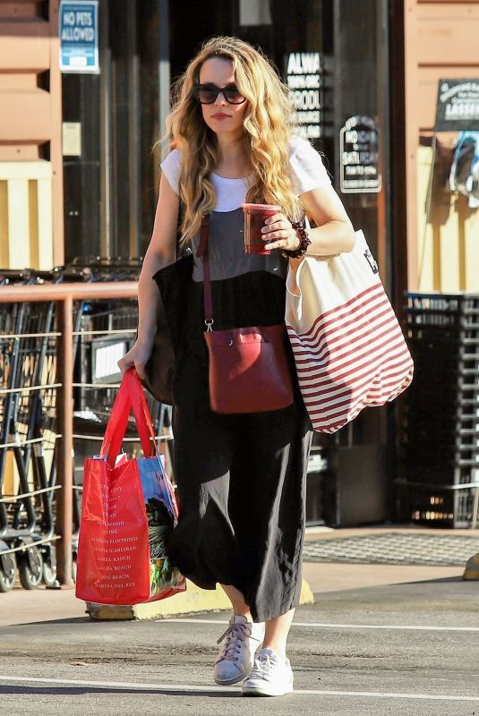 RACHEL MCADAMS Shopping at Lassens Natural Food and Vitamins in Los Angeles 10/21/2019