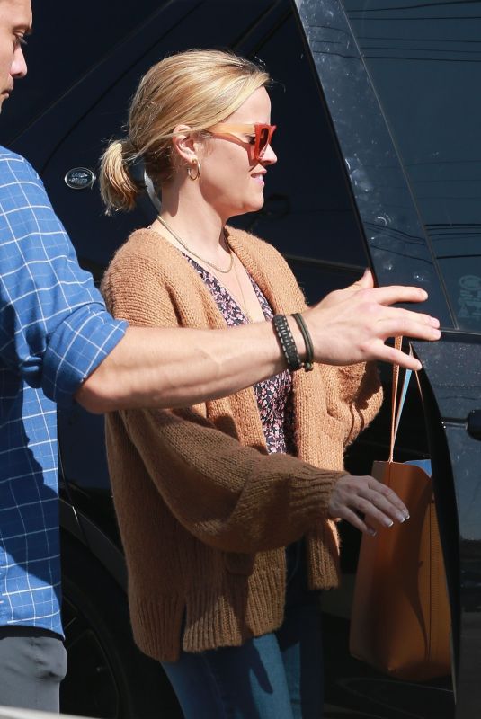 REESE WITHERSPOON Out and About in Los Angeles 10/03/2019