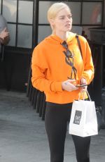 SAMARA WEAVING Out fot Lunch in Los Angeles 10/17/2019