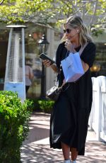 SARAH MICHELLE GELLAR Out for Lunch in Los Angeles 10/09/2019