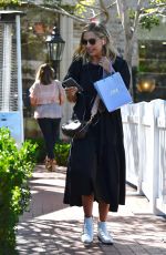 SARAH MICHELLE GELLAR Out for Lunch in Los Angeles 10/09/2019