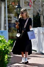SARAH MICHELLE GELLAR Out for Lunch in Los Angeles 10/09/2019