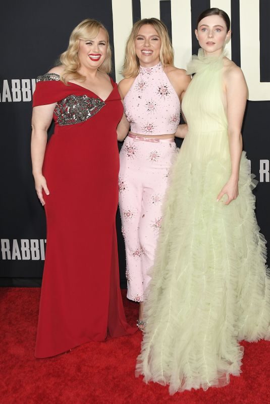 SCARLETT JOHANSSON, REBEL WILSON and THOMASIN MCKENZIE at Jojo Rabbit Premiere in Los Angeles 10/15/2019