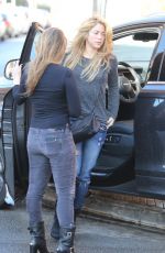 SHAKIRA Arrives at Her House in Barcelona 09/28/2019