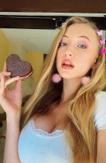 SOPHIA DIAMOND - Instgagram Photos 10/09/2019