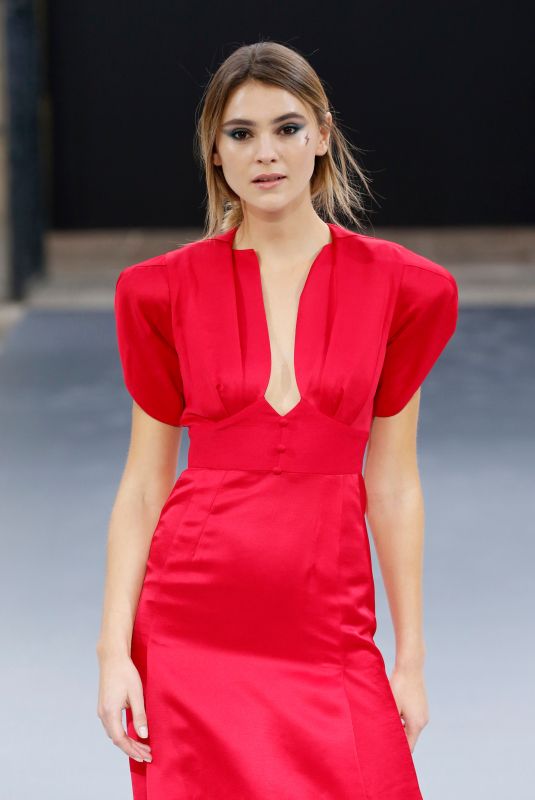 STEFANIE GIESINGER at Le Defile L