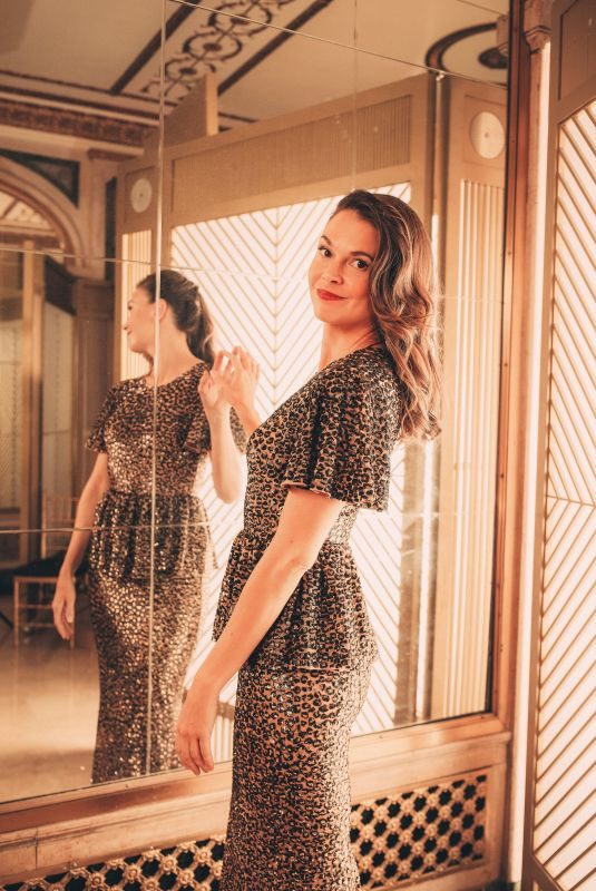 SUTTON FOSTER for broadway.com, October 2019