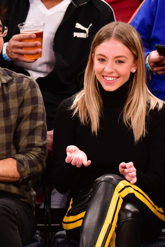SYDNEY SWEENEY at Knicks vs Pelicans Game in New York 10/18/2019