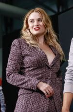 VIRGINIA GARDNER at Runaways Panel at New York Comic Con 10/04/2019