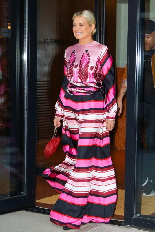YOLANDA HADID Leaves Gigi’s Apartment in New York 10/24/2019