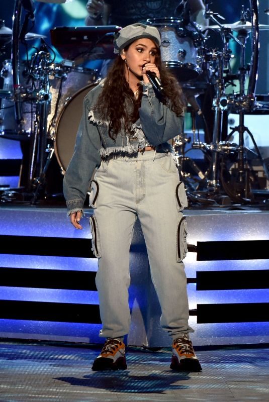 ALESSIA CARA Performs Rooting For You at People’s Choice Awards 2019 11/10/2019