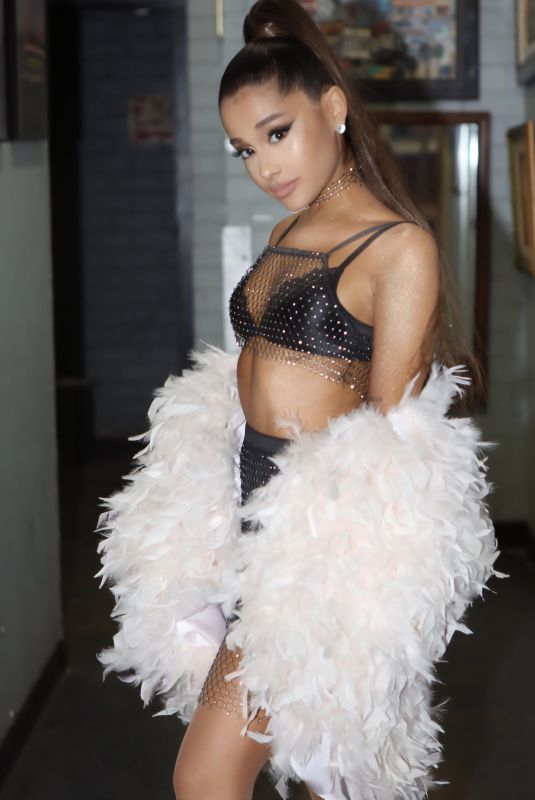 ARIANA GRANDE - Rule the World, 2019