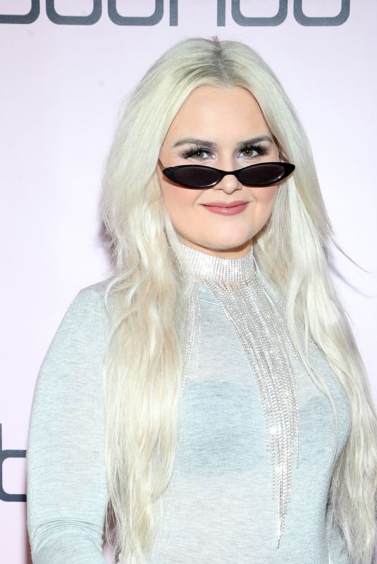 ASHLEE KEATING at boohoo.com Holiday Party in Los Angeles 11/07/2019