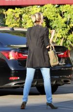 CAMERON DIAZ Out and About in Los Angeles 23/11/2019