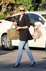 CAMERON DIAZ Out and About in Los Angeles 23/11/2019