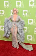 CATHERINE ZETA JONES at Bette Midler