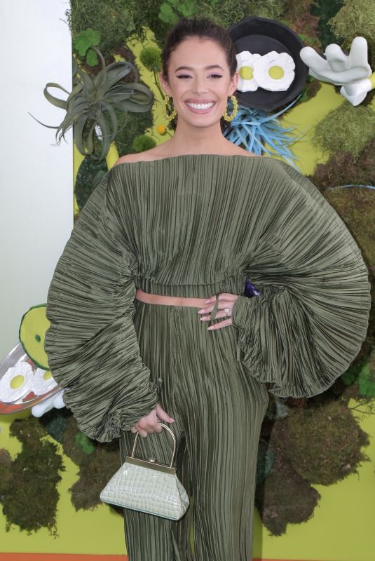 CHLOE BRIDGES at Green Eggs and Ham Premiere at Hollywood American Legion 11/03/2019