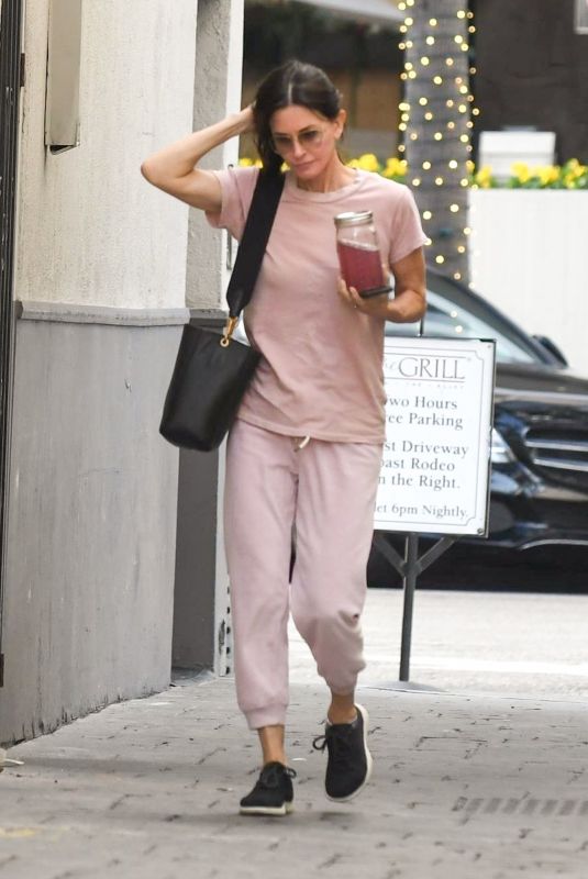 COURTENEY COX at a Nail Salon in Beverly Hills 111/21/2019