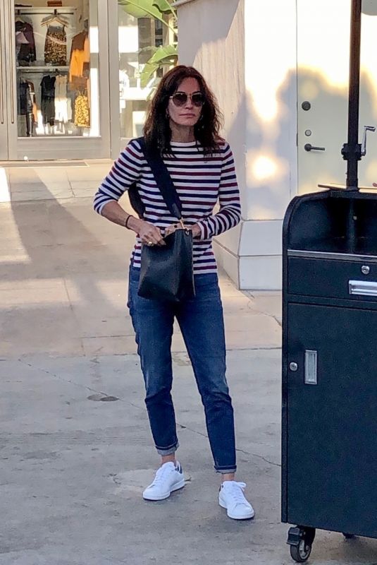 COURTENEY COX Out and About in Los Angeles 11/06/2019