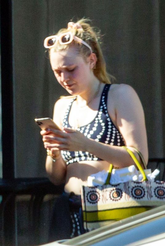 DAKOTA FANNING in Tights Leaves a Gym in Los Angeles 11/09/2019