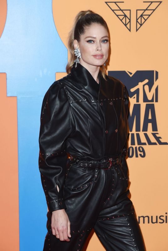 DOUTZEN KROES at MTV Europe Music Awards in Seville 11/03/2019