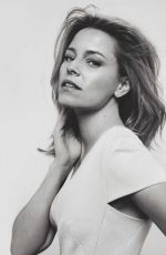 ELIZABETH BANKS in Psychologies Magazine, UK December 2019