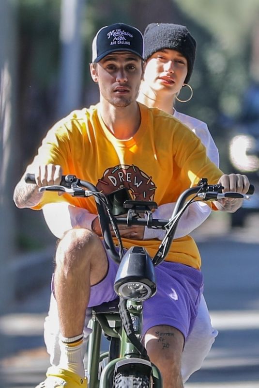 HAILEY and Justin BIEBER Out for Breakfast in Beverly Hills 11/16/2019