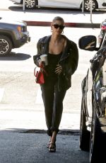 HAILEY BIEBER Leaves Her Stylist