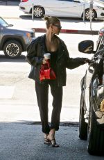 HAILEY BIEBER Leaves Her Stylist