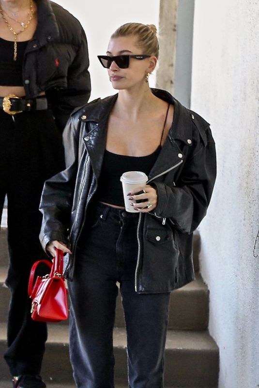 HAILEY BIEBER Leaves Her Stylist
