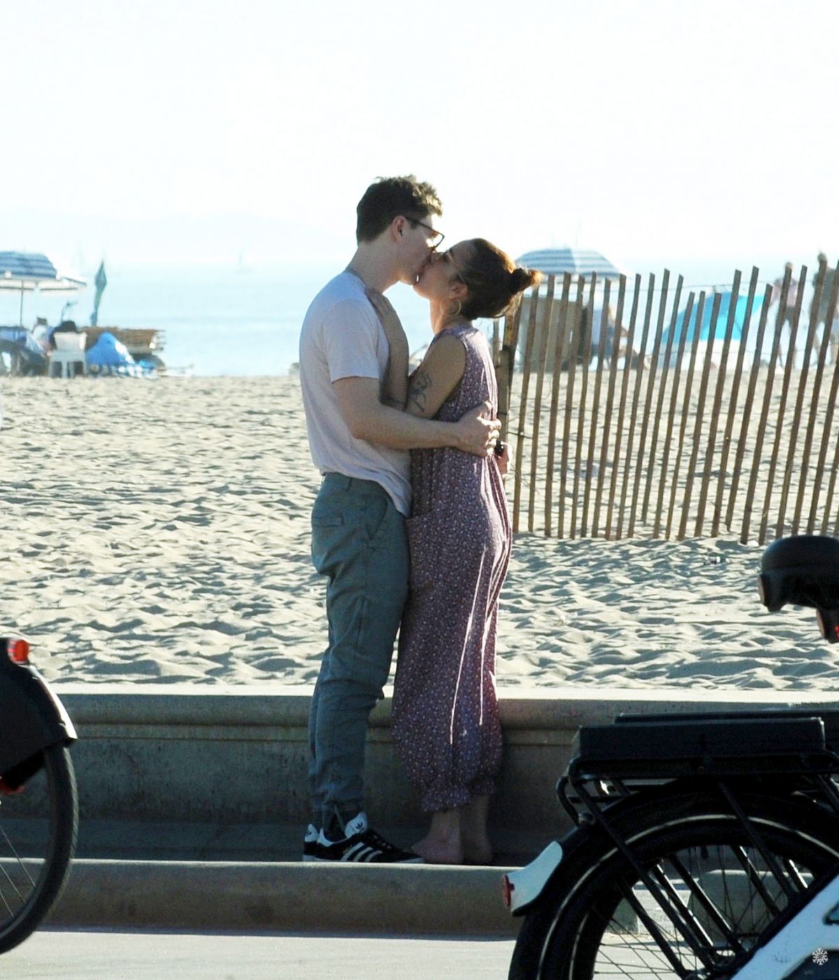 HALSEY and Evan Peters Kissing at Santa Monica Beach 11/17/2019 ...