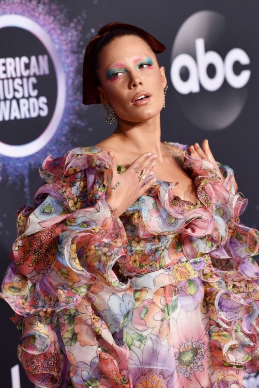 HALSEY at 2019 America Music Awards in Los Angeles 11/24/2019