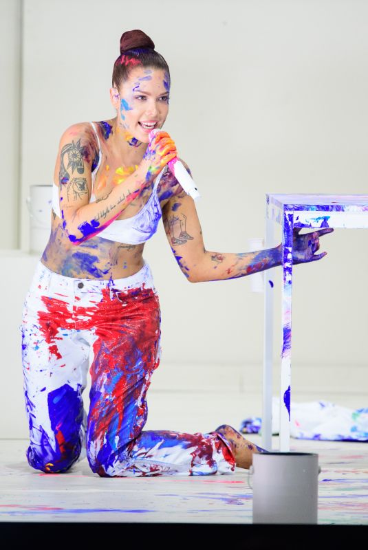 HALSEY Performs at 2019 AMA in Los Angeles 11/24/2019