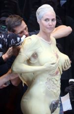 HEIDI KLUM Preps for Halloween 2019 in New York 10/31/2019