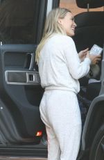 HILARY DUFF Arrives at Pet Hospital in Sherman Oaks 11/11/2019