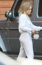 HILARY DUFF Arrives at Pet Hospital in Sherman Oaks 11/11/2019