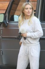 HILARY DUFF Arrives at Pet Hospital in Sherman Oaks 11/11/2019
