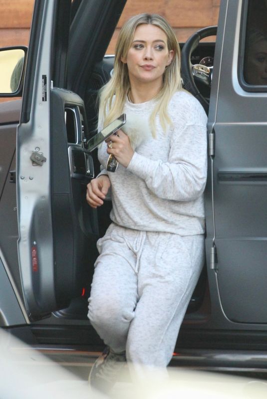HILARY DUFF Arrives at Pet Hospital in Sherman Oaks 11/11/2019