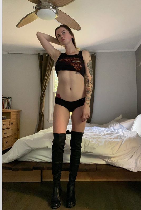 IRELAND BLADWIN - Instagram Photos 11/112/2019