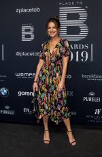 JANINA UHSE at place2be Influencer Award 11/16/2019