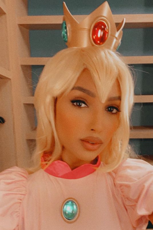 JASMINE TOOKES Getting Ready for Halloween - Instagram Photos and Video 10/31/2019