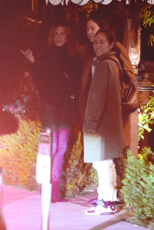 JENNIFER ANISTON at San Vicente Bungalows in West Hollywood 11/14/2019