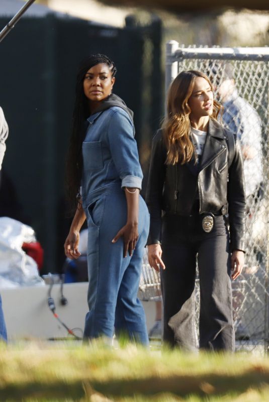 JESSICA ALBA and GABRIELLE UNION on the Set of L.A.